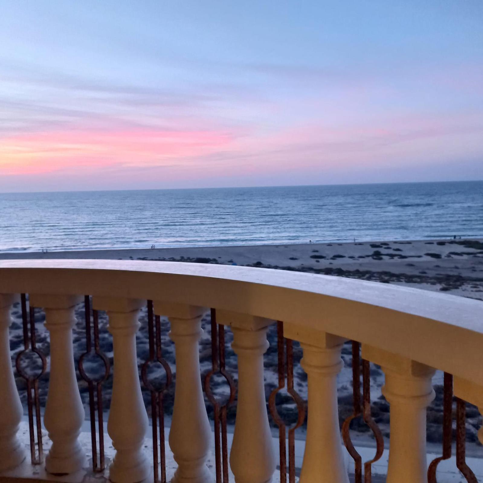 Sea View 1 Royal Breeze Апартаменти *